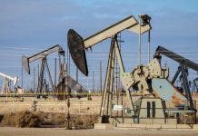 El petróleo de Texas baja un 0,4 % y cierra en 79,73 dólares el barril