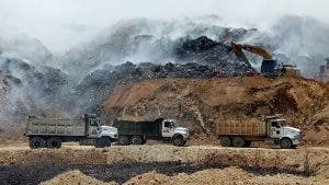 Incendio en Duquesa “continúa bajo control a pesar de condiciones adversas”, dice administrador 