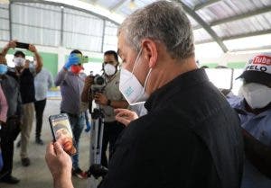 Gonzalo Castillo se promueve ayudando a “varados”