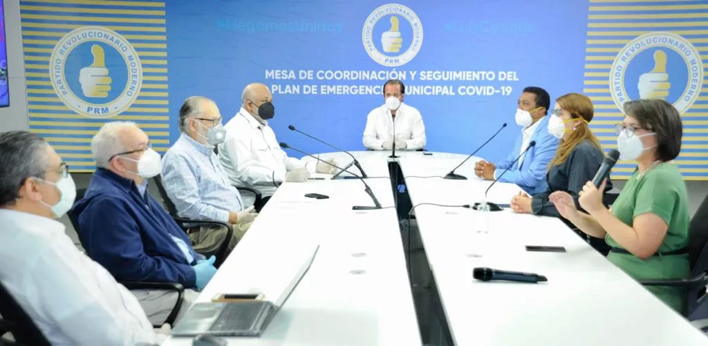 Alcaldes del PRM firman Código de Ética; Abinader promete más apoyo económico a cabildos 