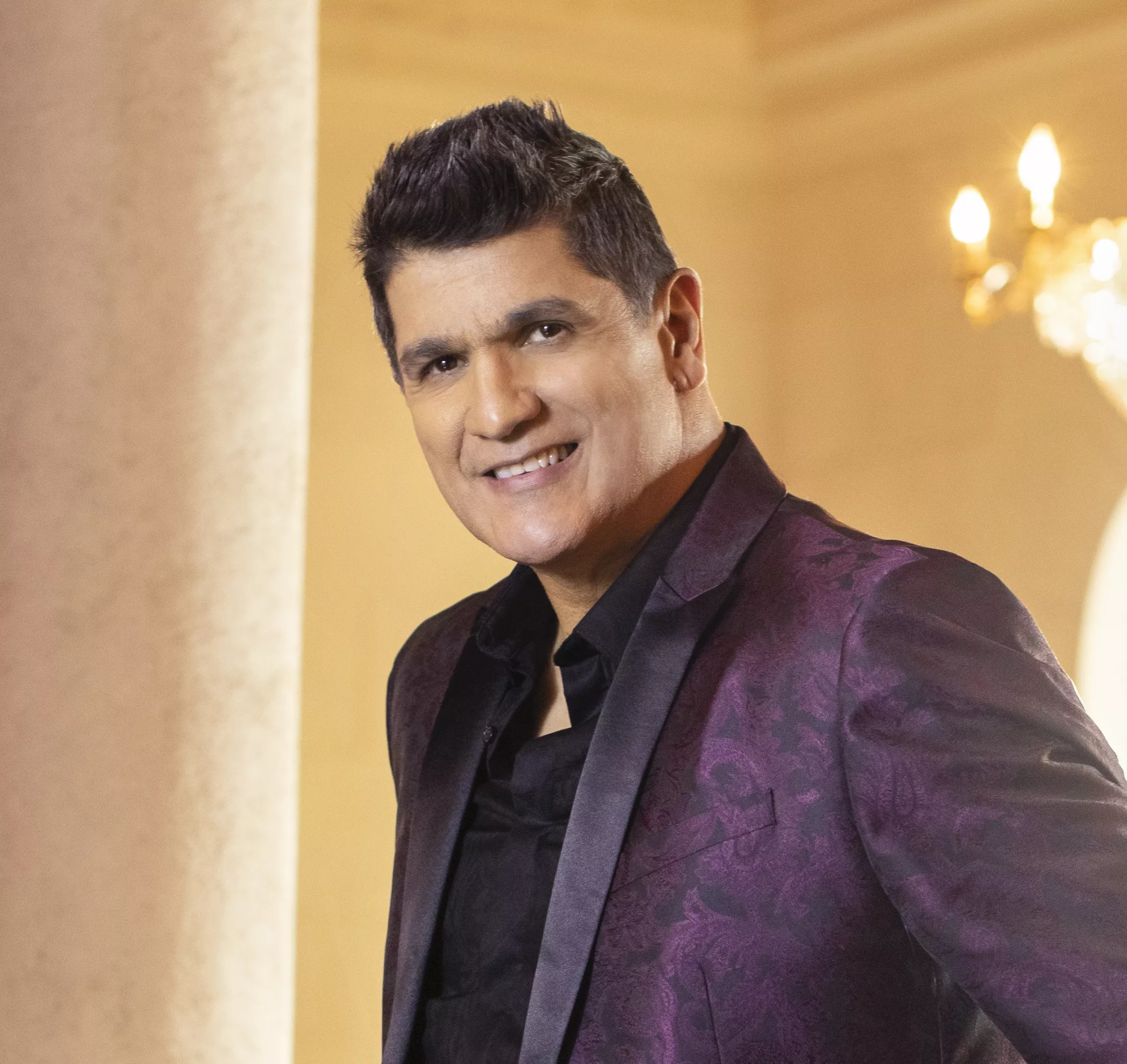 Eddy Herrera recibe su Latin Grammy