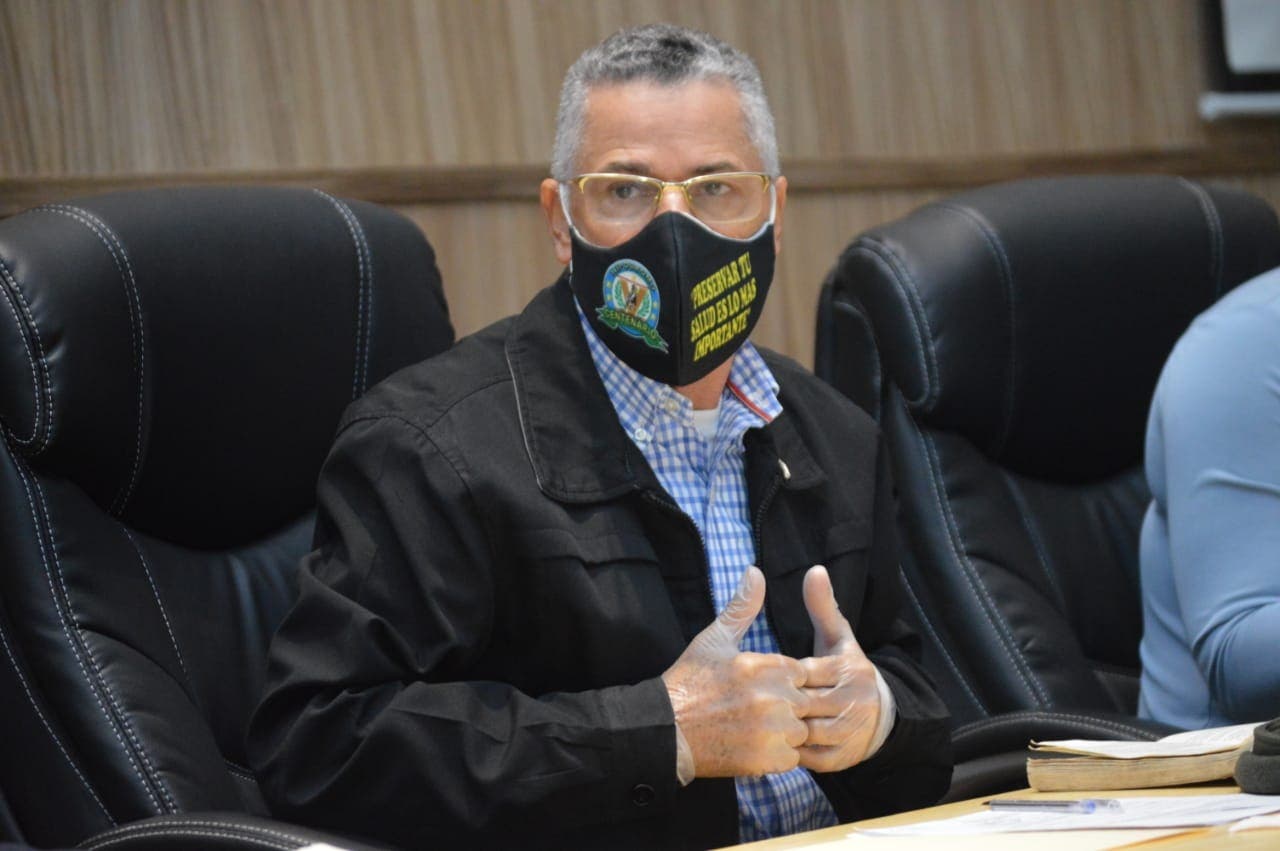 Alcalde Manuel Jiménez renuncia a yipeta de lujo y a otros privilegios