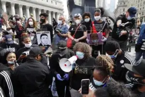 Nueva York: cientos de manifestantes vuelven a la calle para protestar por la muerte de Floyd