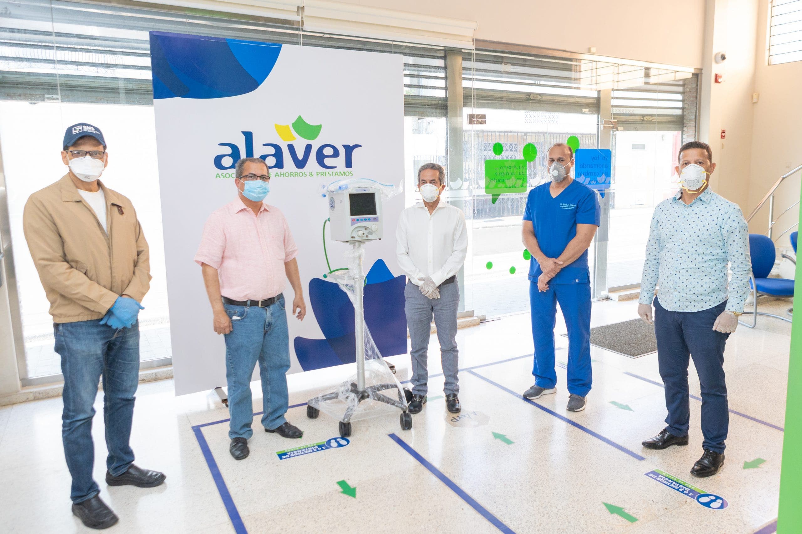 Alaver dona ventilador de respiración a hospital de La Vega