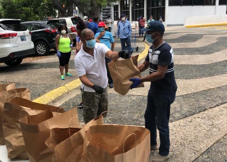 INDEX y Consulado de RD reparten alimentos a dominicanos en Puerto Rico
