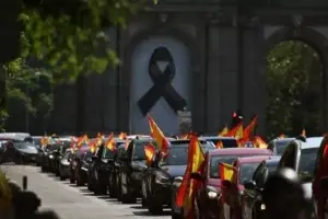 Convocados por la ultraderecha miles de españoles protestan contra Sánchez