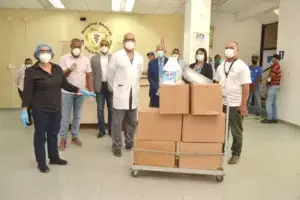 Diputada Gertrudis Ramírez dona mascarillas y otros insumos a hospital Calventi