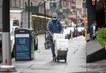 Nueva York repartirá 1,5 millones de comidas diarias a afectados por COVID-19