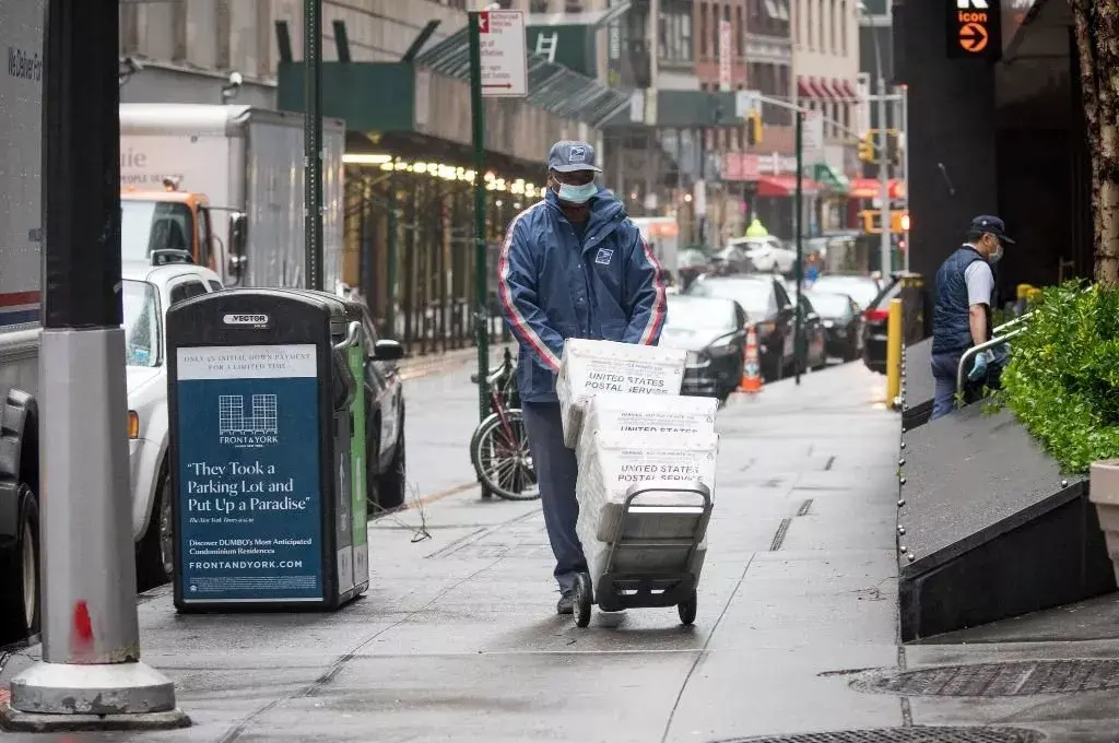 Nueva York repartirá 1,5 millones de comidas diarias a afectados por COVID-19