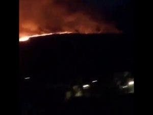 Incendio afecta vertedero de Duquesa por quinto día