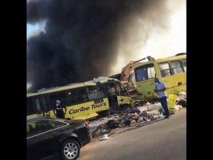 El incendio se produjo en taller y depósito de Caribe Tours la tarde de hoy