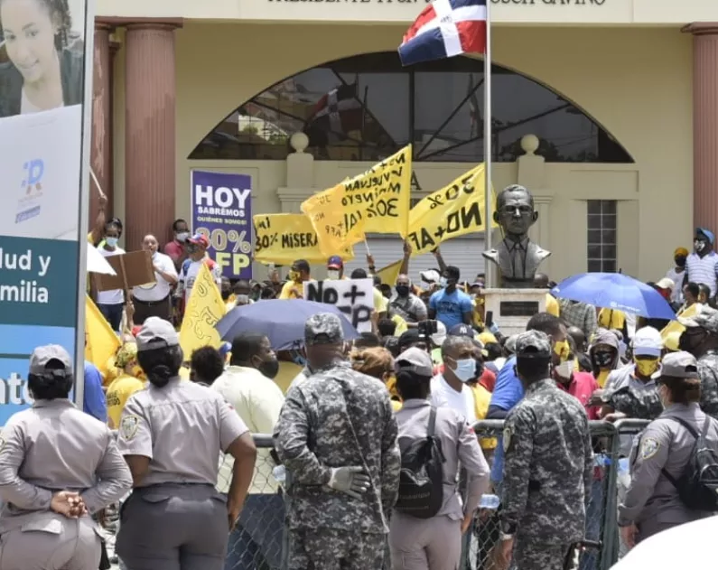 Manifestantes marchan por el 30% de las AFP