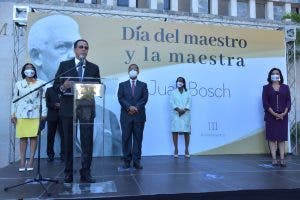 Ministro de Educación encabeza celebración por el Día del Maestro y 111 aniversario del natalicio del Profesor Juan Bosch