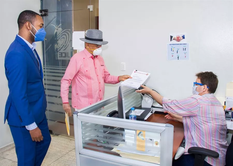 JCE recibe reporte de gastos de campaña del candidato presidencial Leonel Fernández