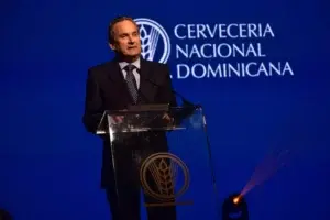 Franklin León deja la presidencia de la Cervecería, después de 40 años