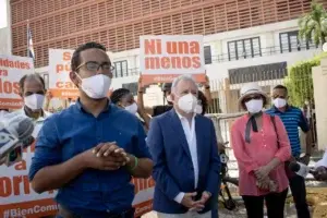 Faride, Jonathan, Liriano, Carolin y Benny accionan en amparo contra el presidente Danilo Medina