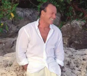 Julio Iglesias asegura que tiene buena salud