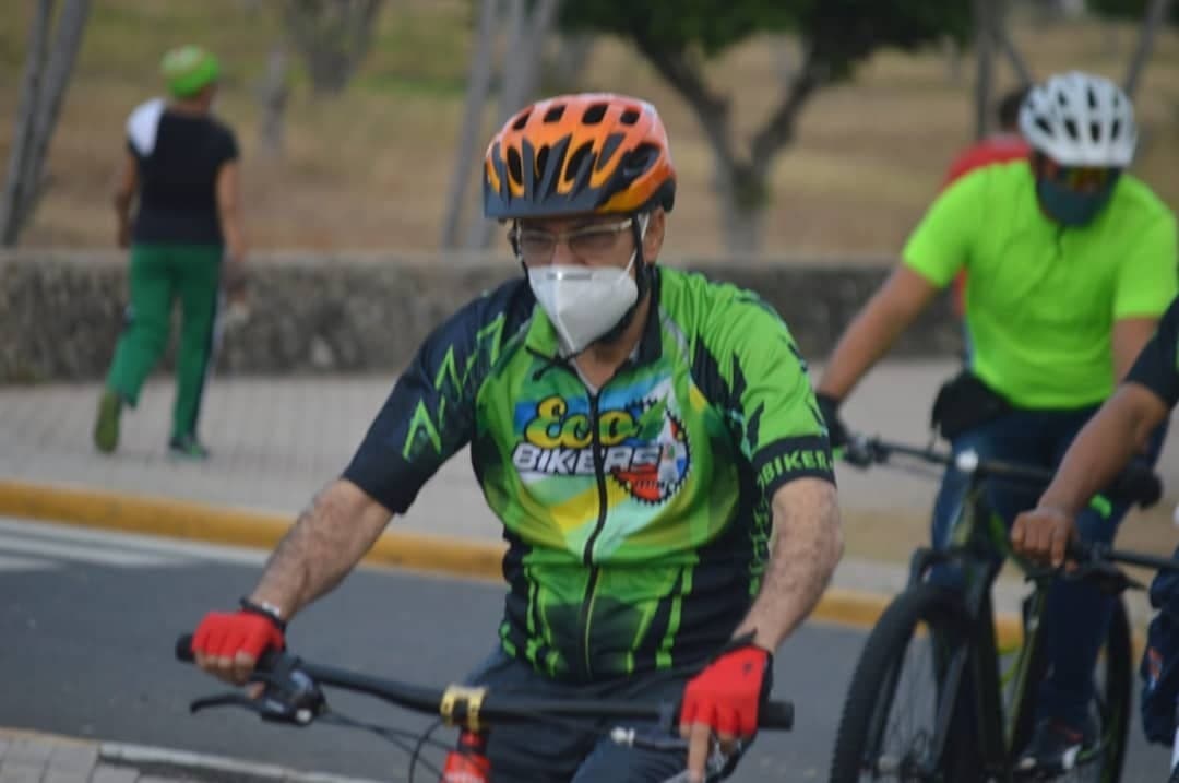 Alcalde Manuel Jiménez aboga por el uso de la bicicleta como medio de transporte