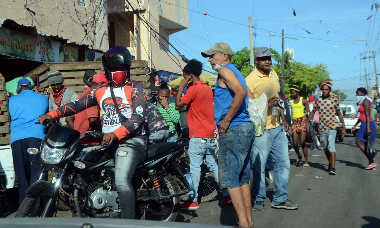 Covid-19: Ministro de Salud está indignado por la «imprudencia de santiagueros y capitaleños»