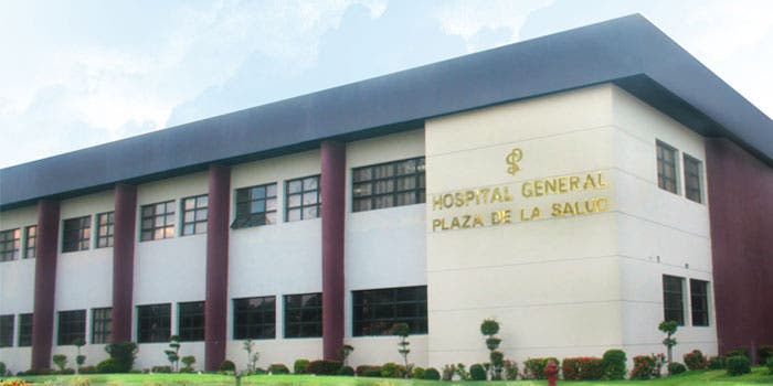 Pacientes de la Plaza de la Salud reaccionan airados a cobro de insumos bioseguridad