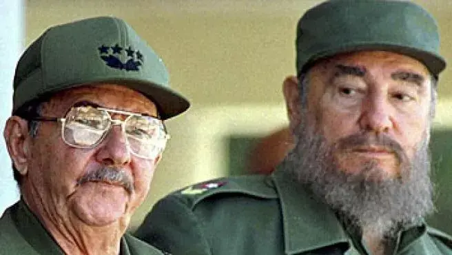 Documentos de la CIA revelan dos intentos para asesinar a Fidel y Raúl Castro