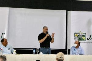 Gonzalo promete ampliar fondos y plazos de créditos al sector agropecuario