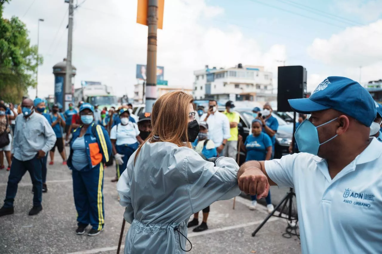 Carolina Mejía encabeza gran operativo de limpieza en la capital