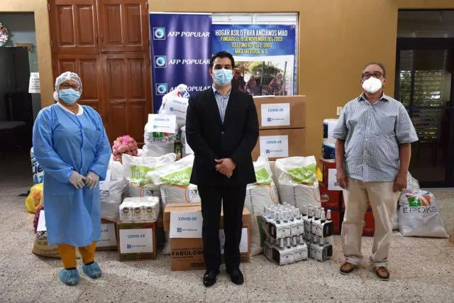 AFP Popular dona insumos de protección Covid-19 a hogares de ancianos