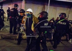 Nueva York decreta toque de queda y dobla presencia policial por protestas