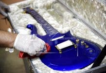 Guitarra de Prince es subastada por más de 560.000 dólares