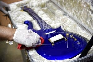 Guitarra de Prince es subastada por más de 560.000 dólares