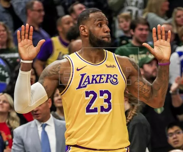 LeBron James y Kyrie Irving chocan sobre cómo enfocar la lucha antirracista