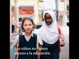 Reina de belleza lucha por mejorar la educación de los niños refugiados en Malasia