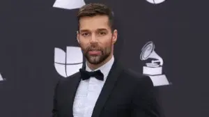 Ricky Martin se reinventa en nuevo disco titula ‘Pausa’