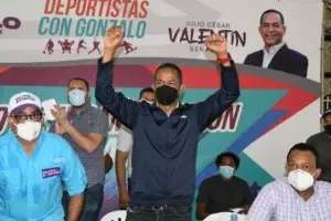 Deportistas de Santiago apoyan a Julio César Valentín como candidato a senador