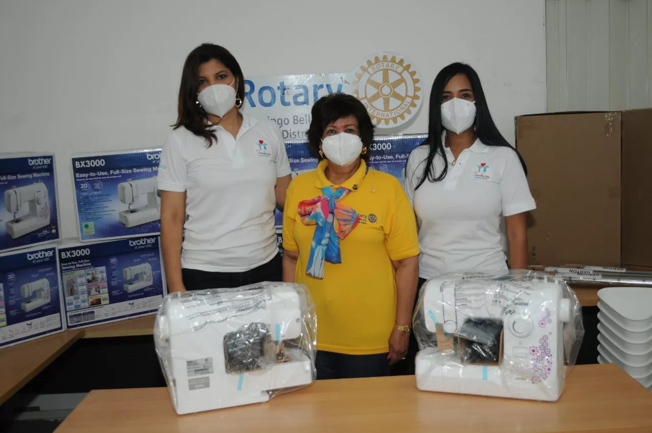 1.-Nereyda Acosta, Verónica Sención y Delores Sánchez.