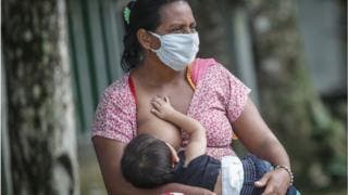 Coronavirus: las cuestionadas prácticas de los fabricantes de leche de fórmula acusados de utilizar la pandemia de covid-19 (y qué ocurre en América Latina)
