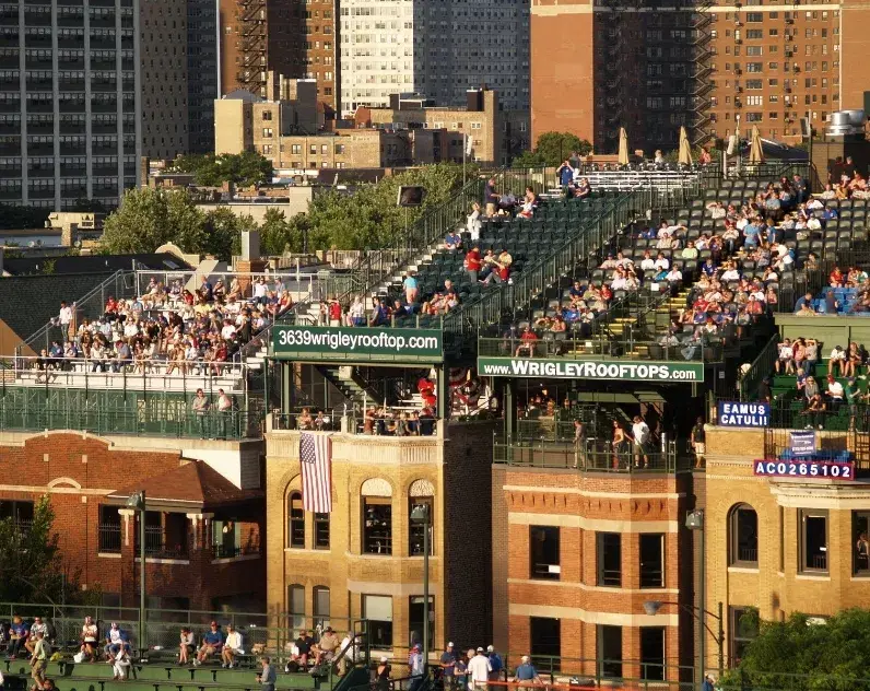 Azoteas detrás   Wrigley Field, un   negocio redondo