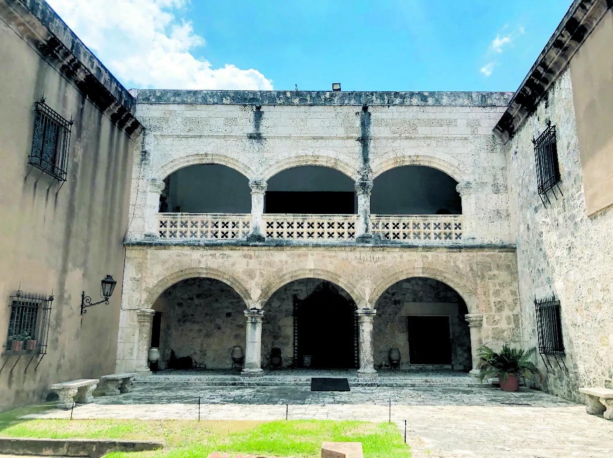 Las Casas Reales, fusión de tres edificaciones