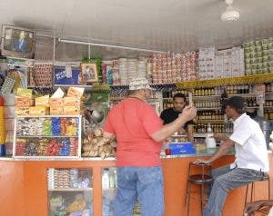 Los comercios deberán cerrar a las 8:00 p.m.