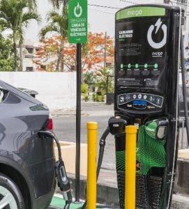 Empresa dominicana colocará 15 mil estaciones para autos eléctricos en México