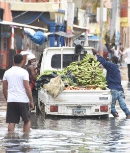 Seis comunidades continúan incomunicadas por tormenta Isaías