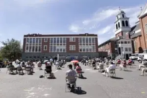 Miles de personas abandonan el trabajo para protestar por la desigualdad racial