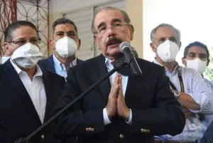 Danilo Medina crea la comisión de transición