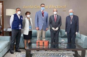 Pleno JCE recibe a representante de la Misión de Observación Electoral de IFES para Elecciones del 5 de julio