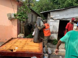 Ministerio de Defensa visita comunidades afectadas por tormenta Isaías