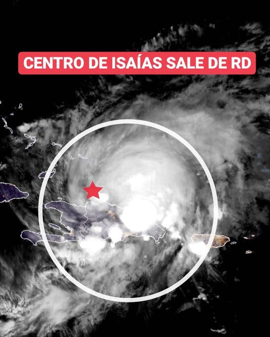 Centro de la tormenta Isaías se ubica sobre el Océano Atlántico al norte de Monte Cristi