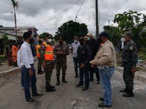 Brigadas de MOPC habilitan tránsito vías obstruidas por tormenta Isaías