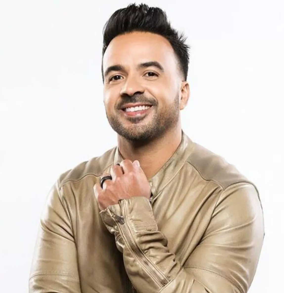 Luis Fonsi, el padre más “chévere” por estar en el nuevo espectáculo Disney