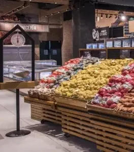 Supermercados Nacional en Plaza Central